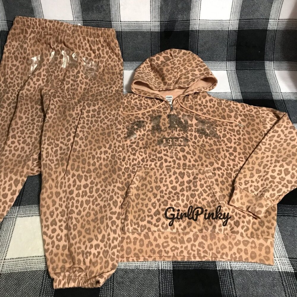 VS PINK LEOPARD PRINT HALF-ZIP HOODIE OUTFIT & SWEATPANTS & GOLD LOGO
